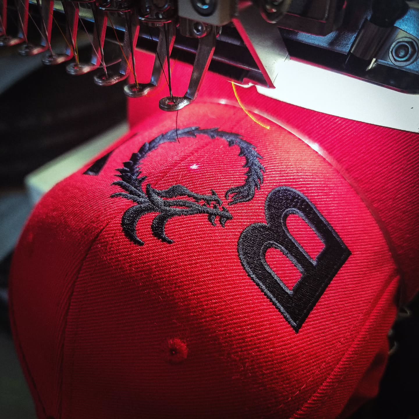 röd snapback till jocke boy